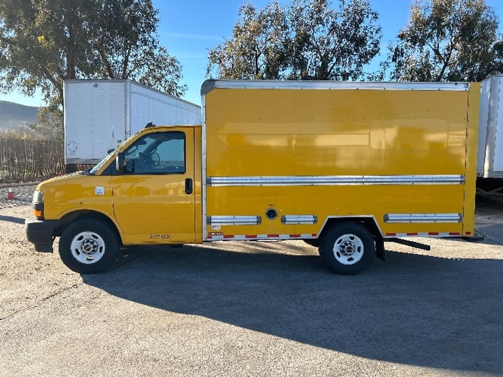 Light Duty Box Truck-Light and Medium Duty Trucks-GMC-2021-Savana G33503-Fontana-CA-114,627\n\t\tmiles-$ 25,750 - Image 4