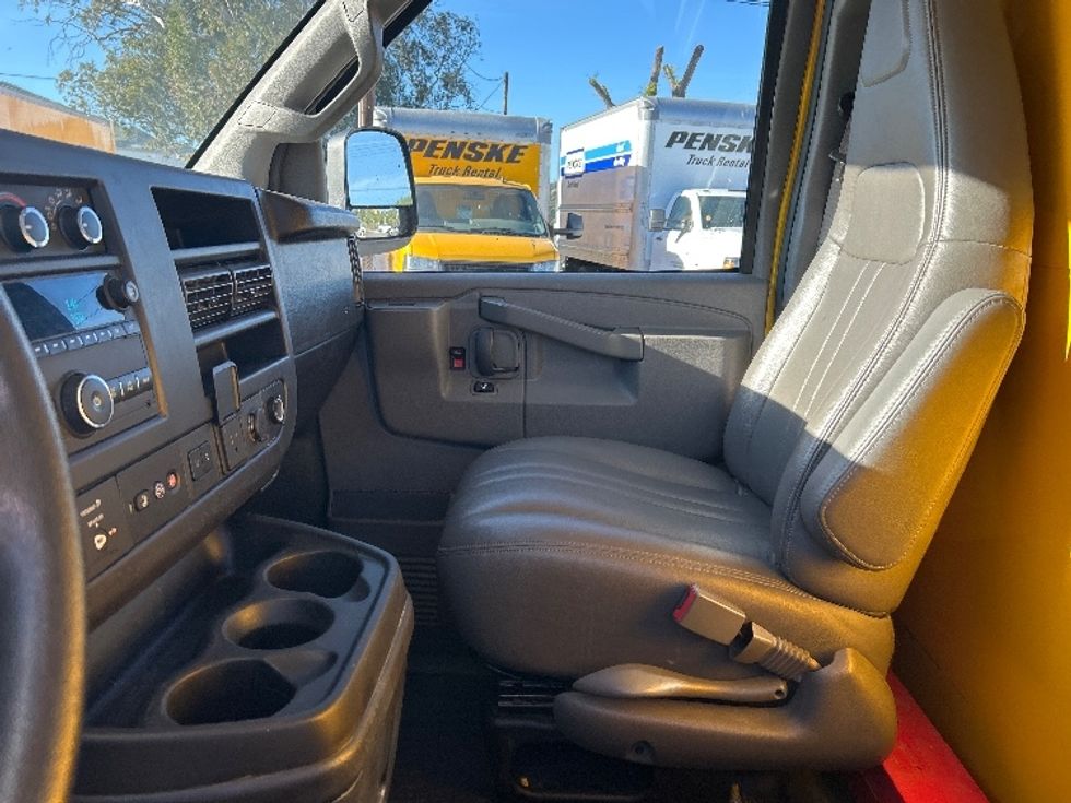 Light Duty Box Truck-Light and Medium Duty Trucks-GMC-2021-Savana G33503-Fontana-CA-118,697\n\t\tmiles-$ 25,500 - Image 18