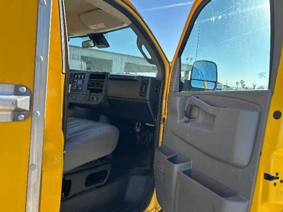 Light Duty Box Truck-Light and Medium Duty Trucks-GMC-2021-Savana G33503-Fontana-CA-118,697\n\t\tmiles-$ 25,500 - Image 19