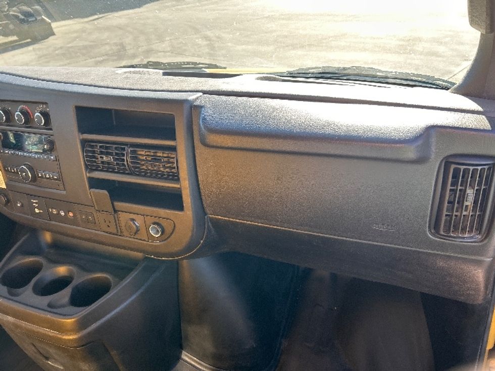 Light Duty Box Truck-Light and Medium Duty Trucks-GMC-2021-Savana G33503-Fontana-CA-118,697\n\t\tmiles-$ 25,500 - Image 20