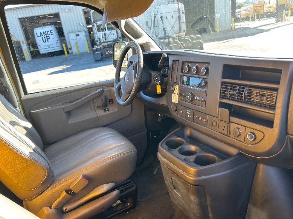 Light Duty Box Truck-Light and Medium Duty Trucks-GMC-2021-Savana G33503-Fontana-CA-118,697\n\t\tmiles-$ 25,500 - Image 21