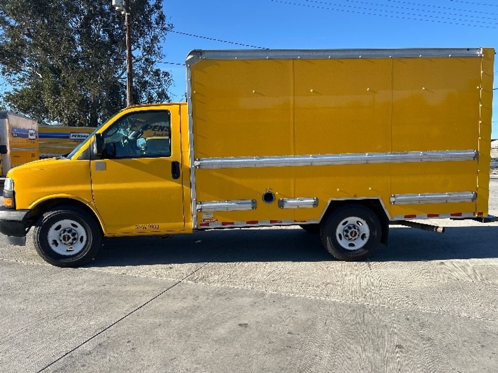 Light Duty Box Truck-Light and Medium Duty Trucks-GMC-2021-Savana G33503-Fontana-CA-118,697\n\t\tmiles-$ 25,500 - Image 4