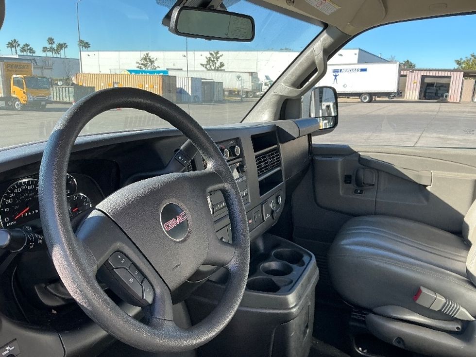 Light Duty Box Truck-Light and Medium Duty Trucks-GMC-2021-Savana G33503-Fontana-CA-120,893\n\t\tmiles-$ 27,750 - Image 17