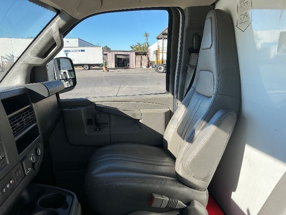 Light Duty Box Truck-Light and Medium Duty Trucks-GMC-2021-Savana G33503-Fontana-CA-120,893\n\t\tmiles-$ 27,750 - Image 19