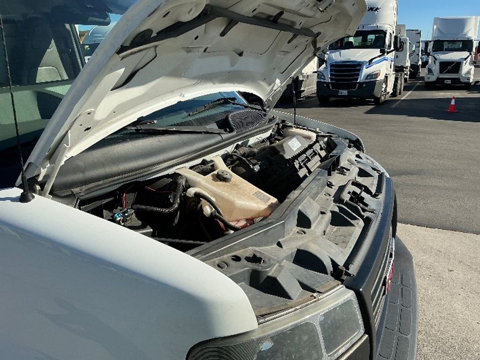 Light Duty Box Truck-Light and Medium Duty Trucks-GMC-2021-Savana G33503-Fontana-CA-120,893\n\t\tmiles-$ 27,750 - Image 23