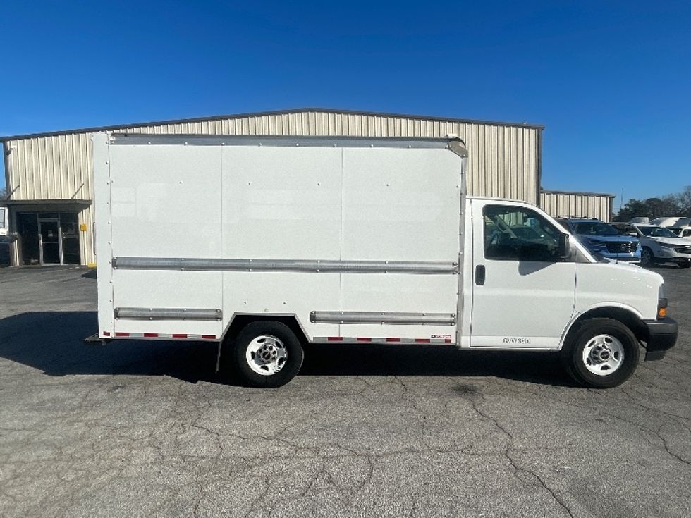 Light Duty Box Truck-Light and Medium Duty Trucks-GMC-2021-Savana G33503-Forest Park-GA-101,221\n\t\tmiles-$ 30,000 - Image 14