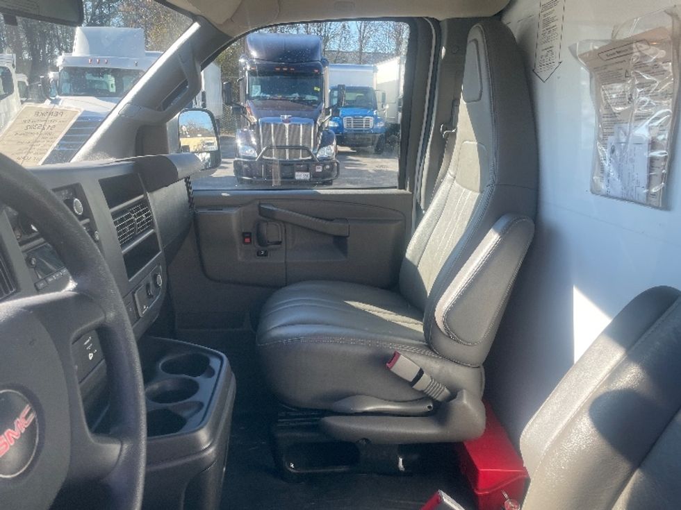 Light Duty Box Truck-Light and Medium Duty Trucks-GMC-2021-Savana G33503-Forest Park-GA-101,221\n\t\tmiles-$ 30,000 - Image 18