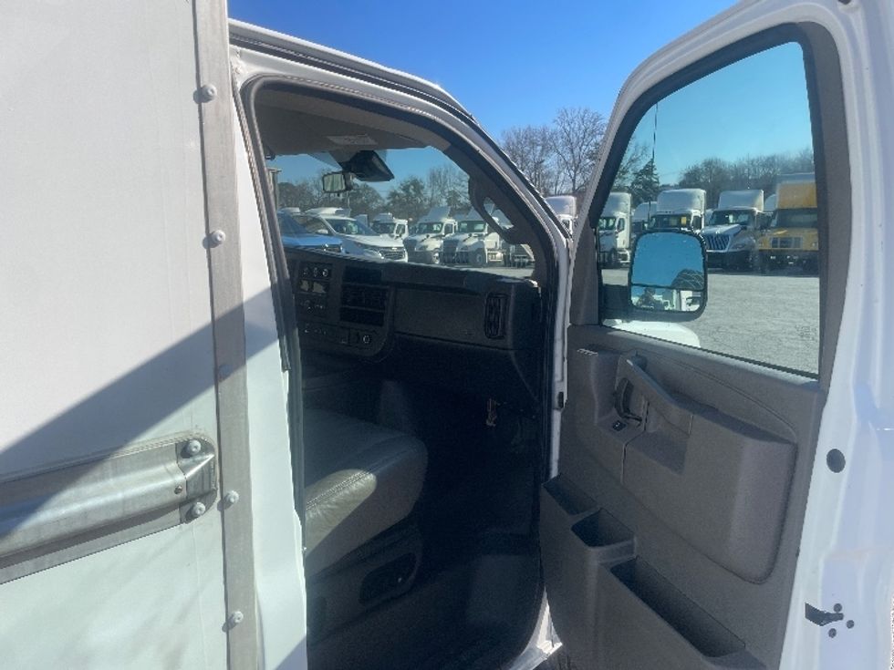 Light Duty Box Truck-Light and Medium Duty Trucks-GMC-2021-Savana G33503-Forest Park-GA-101,221\n\t\tmiles-$ 30,000 - Image 19
