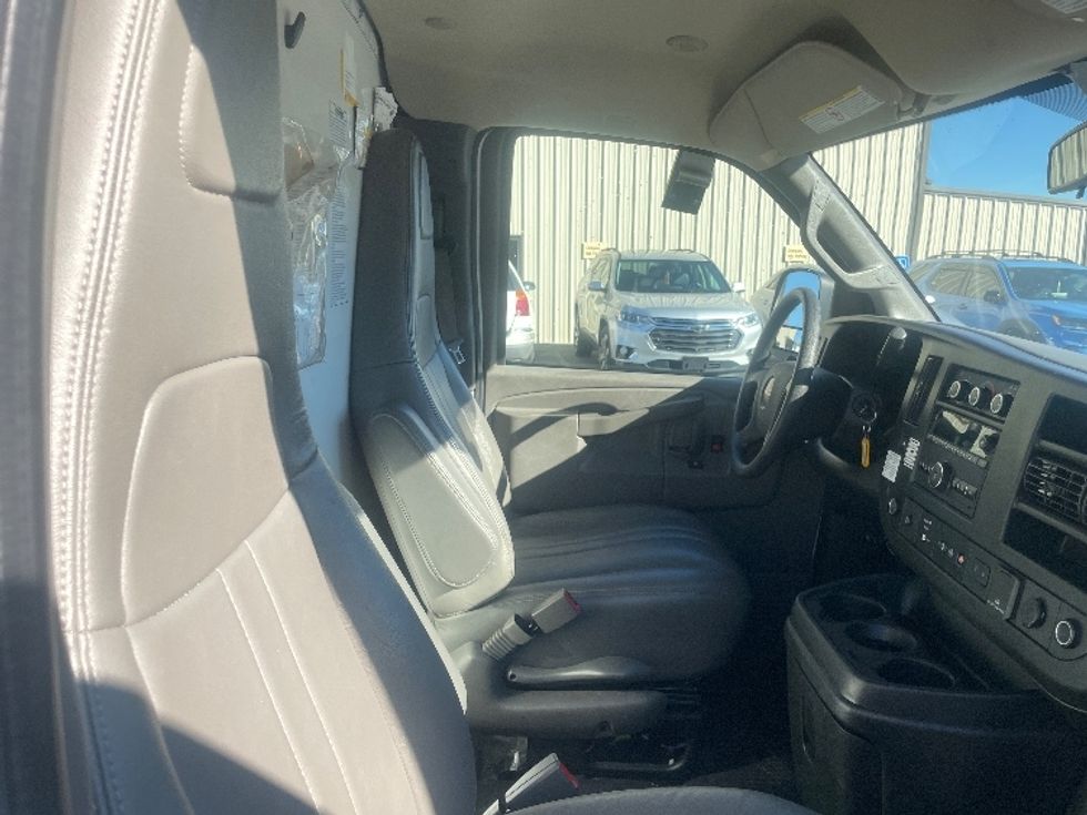 Light Duty Box Truck-Light and Medium Duty Trucks-GMC-2021-Savana G33503-Forest Park-GA-101,221\n\t\tmiles-$ 30,000 - Image 21