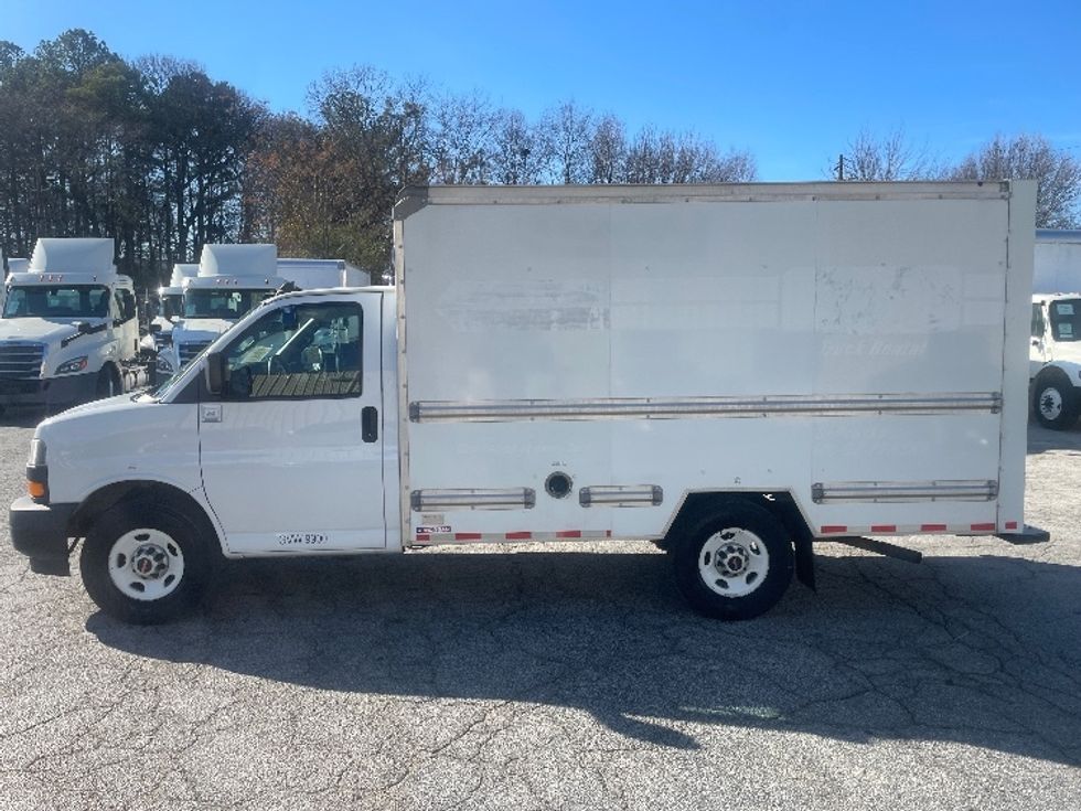 Light Duty Box Truck-Light and Medium Duty Trucks-GMC-2021-Savana G33503-Forest Park-GA-101,221\n\t\tmiles-$ 30,000 - Image 4