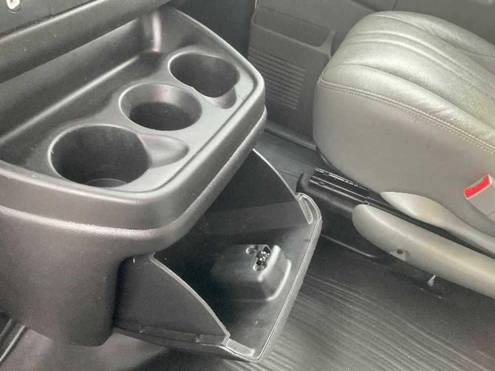 Light Duty Box Truck-Light and Medium Duty Trucks-GMC-2021-Savana G33503-Fort Wayne-IN-117,463\n\t\tmiles-$ 26,250 - Image 25