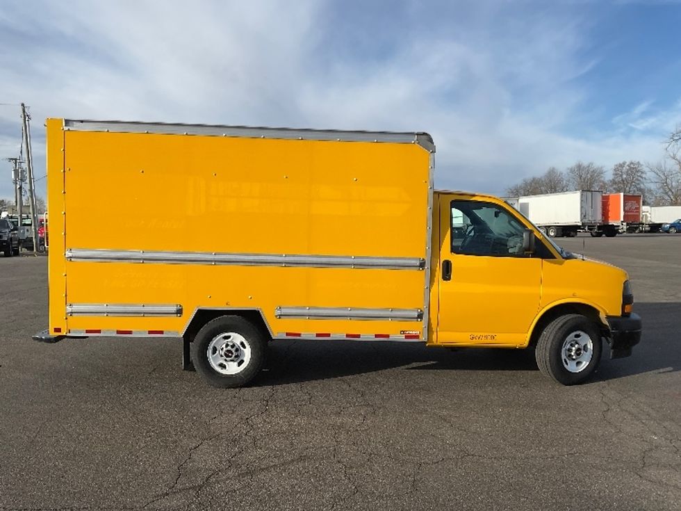 Light Duty Box Truck-Light and Medium Duty Trucks-GMC-2021-Savana G33503-Fort Wayne-IN-71,617\n\t\tmiles-$ 28,750 - Image 15