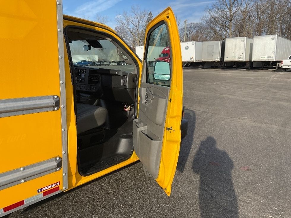 Light Duty Box Truck-Light and Medium Duty Trucks-GMC-2021-Savana G33503-Fort Wayne-IN-71,617\n\t\tmiles-$ 28,750 - Image 20