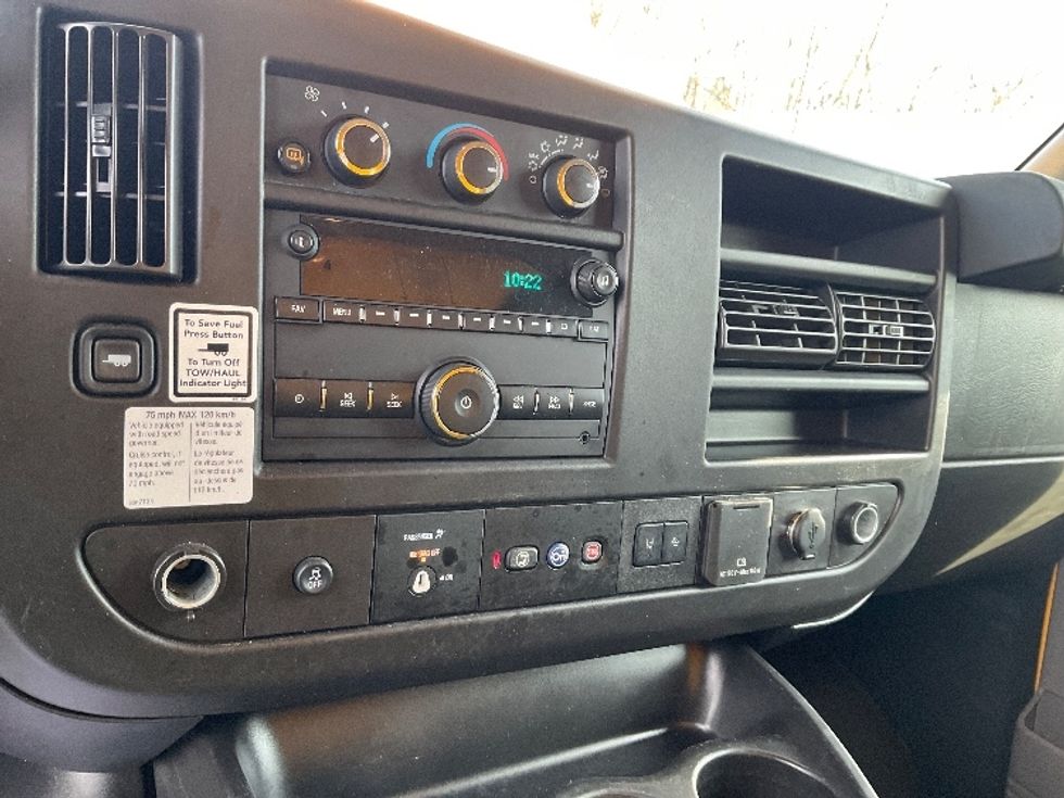 Light Duty Box Truck-Light and Medium Duty Trucks-GMC-2021-Savana G33503-Fort Wayne-IN-71,617\n\t\tmiles-$ 28,750 - Image 25