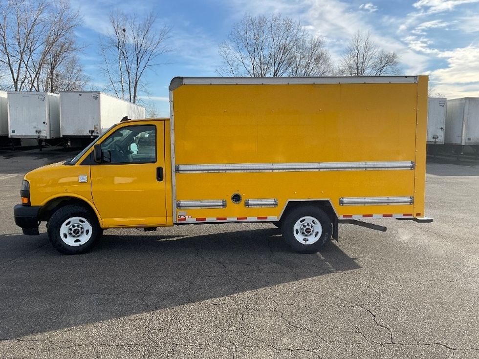 Light Duty Box Truck-Light and Medium Duty Trucks-GMC-2021-Savana G33503-Fort Wayne-IN-71,617\n\t\tmiles-$ 28,750 - Image 4