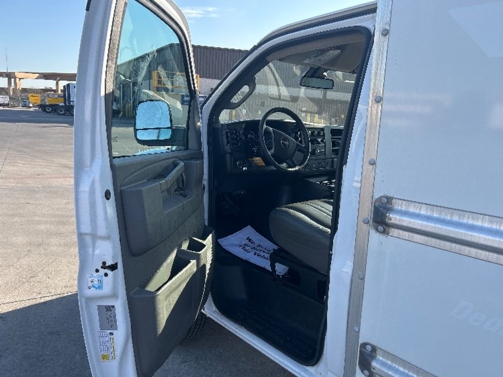 Light Duty Box Truck-Light and Medium Duty Trucks-GMC-2021-Savana G33503-Fort Worth-TX-102,393\n\t\tmiles-$ 28,500 - Image 15