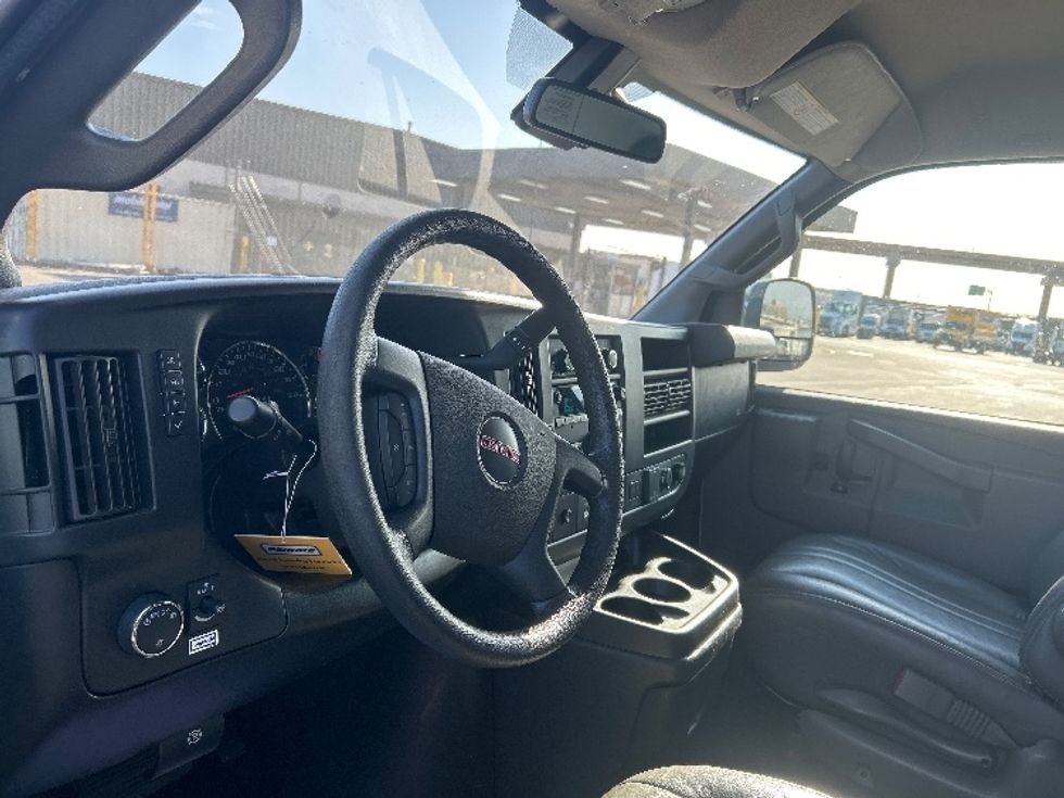 Light Duty Box Truck-Light and Medium Duty Trucks-GMC-2021-Savana G33503-Fort Worth-TX-102,393\n\t\tmiles-$ 28,500 - Image 16