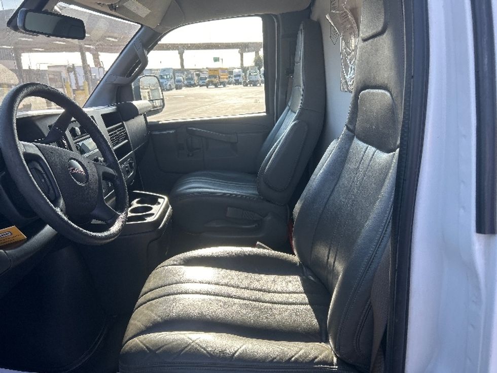 Light Duty Box Truck-Light and Medium Duty Trucks-GMC-2021-Savana G33503-Fort Worth-TX-102,393\n\t\tmiles-$ 28,500 - Image 18