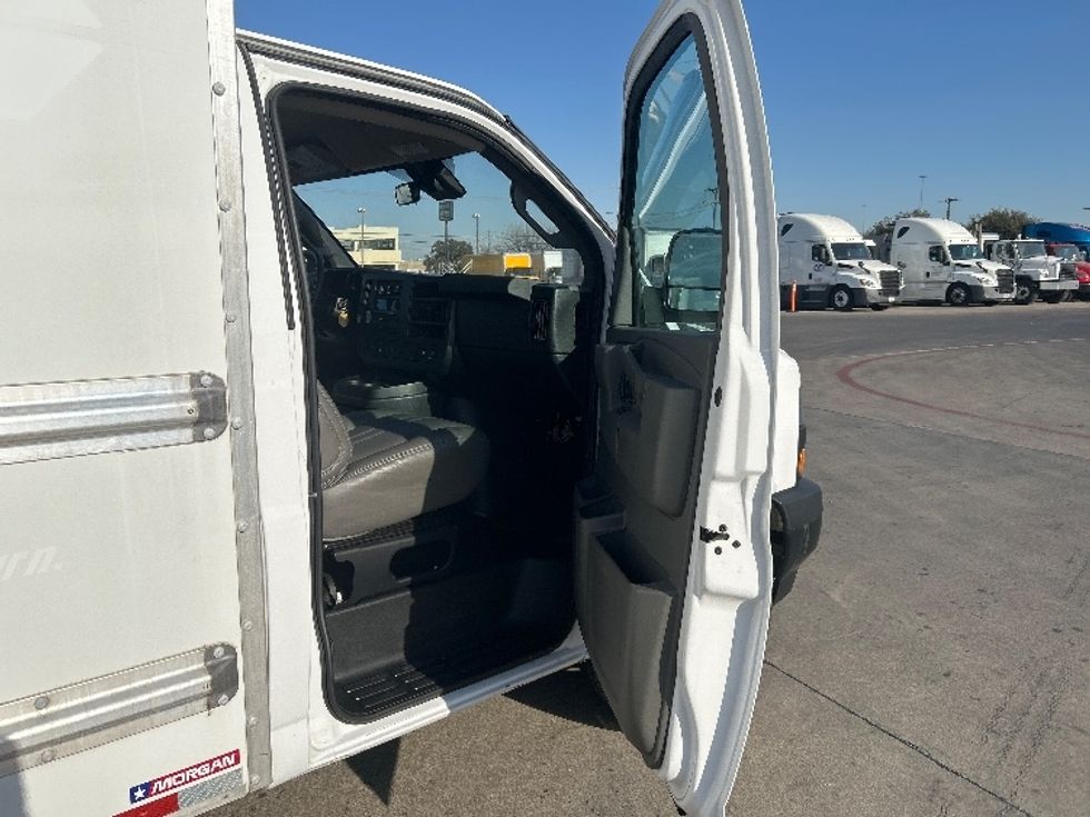 Light Duty Box Truck-Light and Medium Duty Trucks-GMC-2021-Savana G33503-Fort Worth-TX-102,393\n\t\tmiles-$ 28,500 - Image 19
