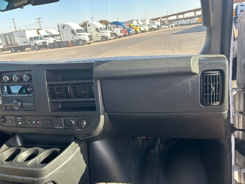 Light Duty Box Truck-Light and Medium Duty Trucks-GMC-2021-Savana G33503-Fort Worth-TX-102,393\n\t\tmiles-$ 28,500 - Image 20