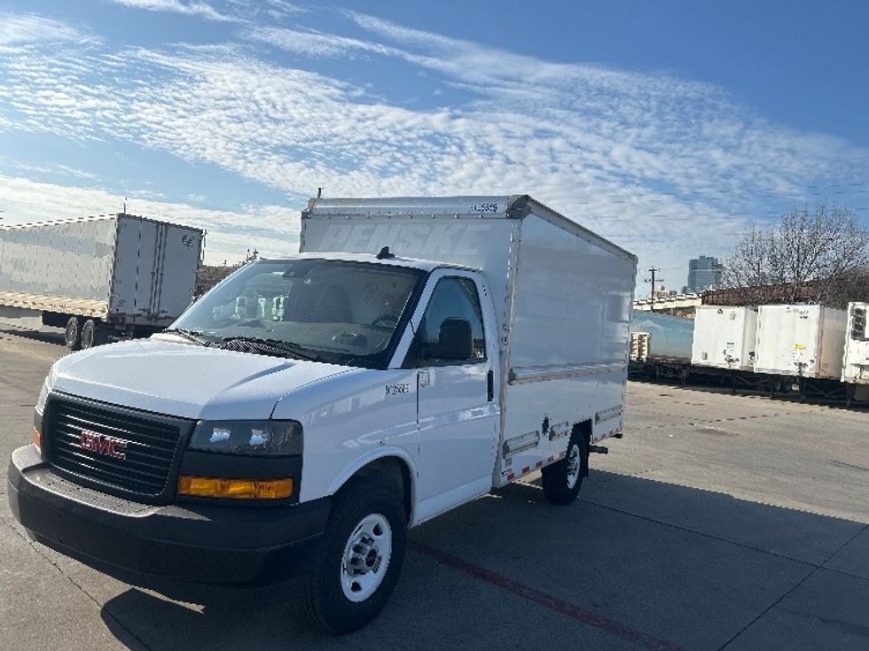 Light Duty Box Truck-Light and Medium Duty Trucks-GMC-2021-Savana G33503-Fort Worth-TX-102,393\n\t\tmiles-$ 28,500 - Image 3