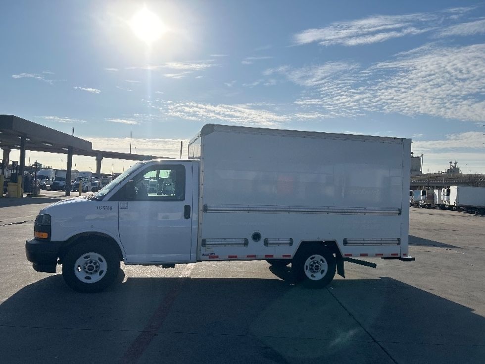 Light Duty Box Truck-Light and Medium Duty Trucks-GMC-2021-Savana G33503-Fort Worth-TX-102,393\n\t\tmiles-$ 28,500 - Image 4