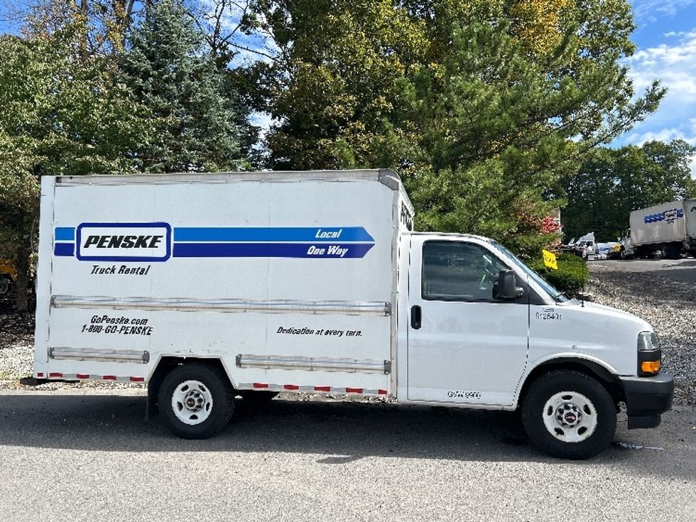 Light Duty Box Truck-Light and Medium Duty Trucks-GMC-2021-Savana G33503-Franklin-MA-114,749\n\t\tmiles-$ 25,500 - Image 14