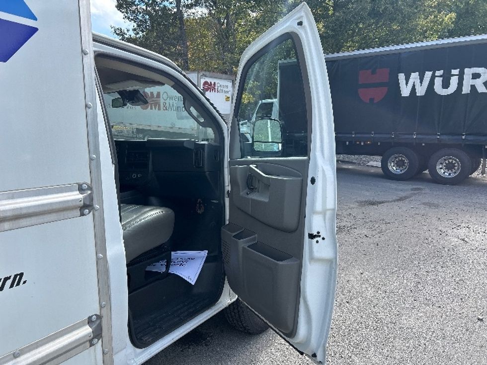 Light Duty Box Truck-Light and Medium Duty Trucks-GMC-2021-Savana G33503-Franklin-MA-114,749\n\t\tmiles-$ 25,500 - Image 19