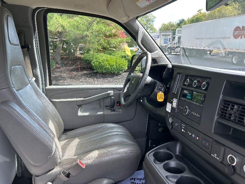 Light Duty Box Truck-Light and Medium Duty Trucks-GMC-2021-Savana G33503-Franklin-MA-114,749\n\t\tmiles-$ 25,500 - Image 21