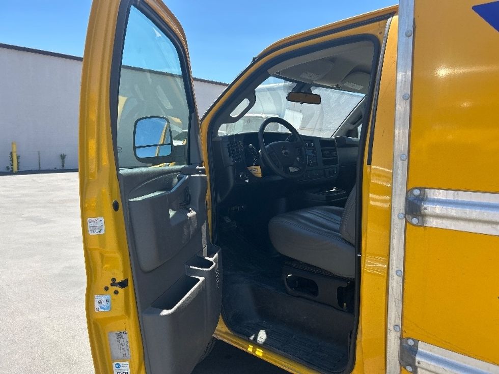 Light Duty Box Truck-Light and Medium Duty Trucks-GMC-2021-Savana G33503-Fresno-CA-101,956\n\t\tmiles-$ 25,750 - Image 15
