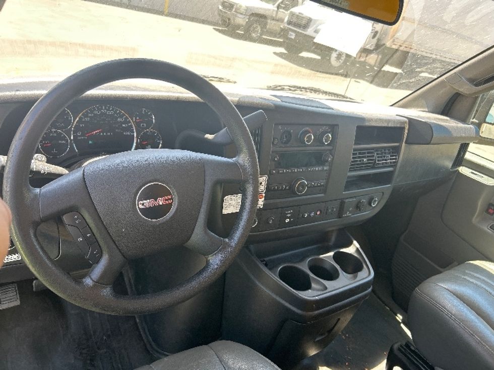 Light Duty Box Truck-Light and Medium Duty Trucks-GMC-2021-Savana G33503-Fresno-CA-101,956\n\t\tmiles-$ 25,750 - Image 16