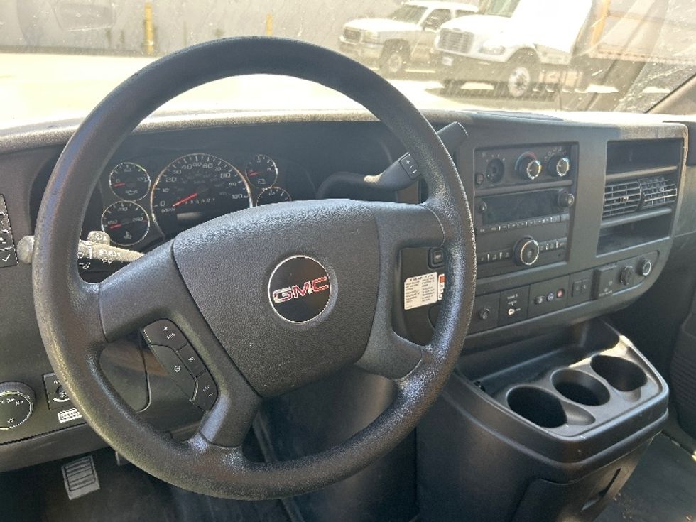 Light Duty Box Truck-Light and Medium Duty Trucks-GMC-2021-Savana G33503-Fresno-CA-101,956\n\t\tmiles-$ 25,750 - Image 17