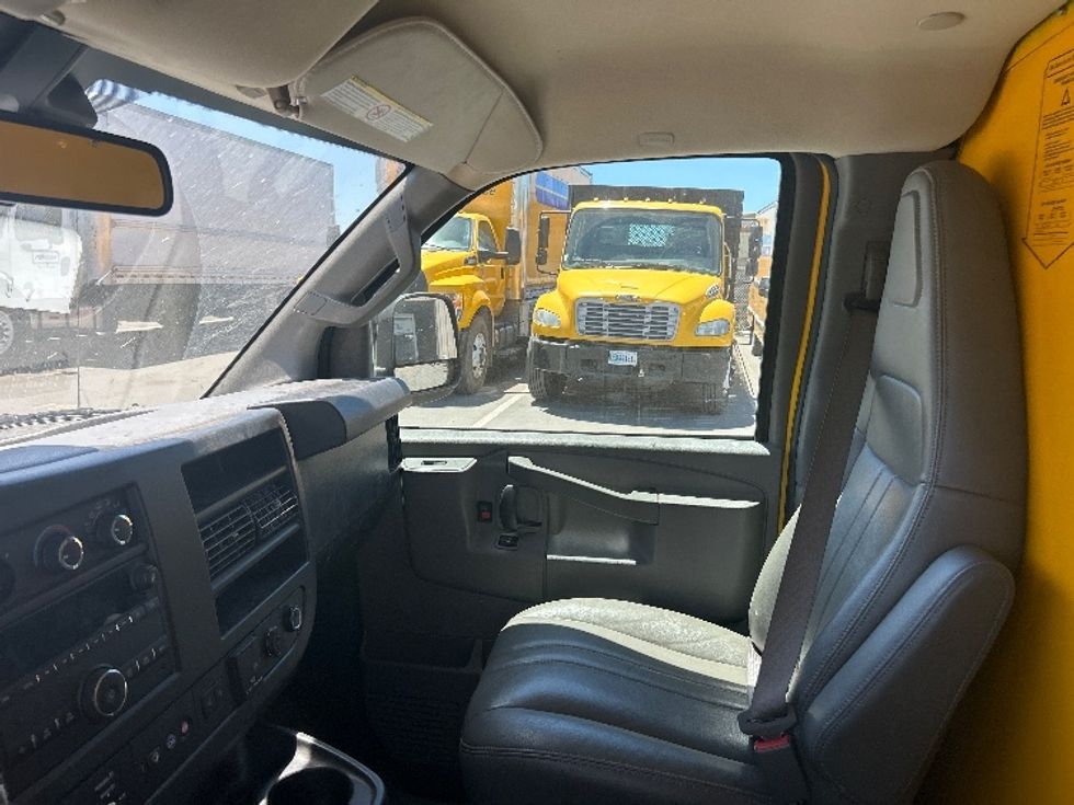 Light Duty Box Truck-Light and Medium Duty Trucks-GMC-2021-Savana G33503-Fresno-CA-101,956\n\t\tmiles-$ 25,750 - Image 18