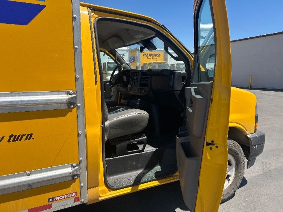 Light Duty Box Truck-Light and Medium Duty Trucks-GMC-2021-Savana G33503-Fresno-CA-101,956\n\t\tmiles-$ 25,750 - Image 19