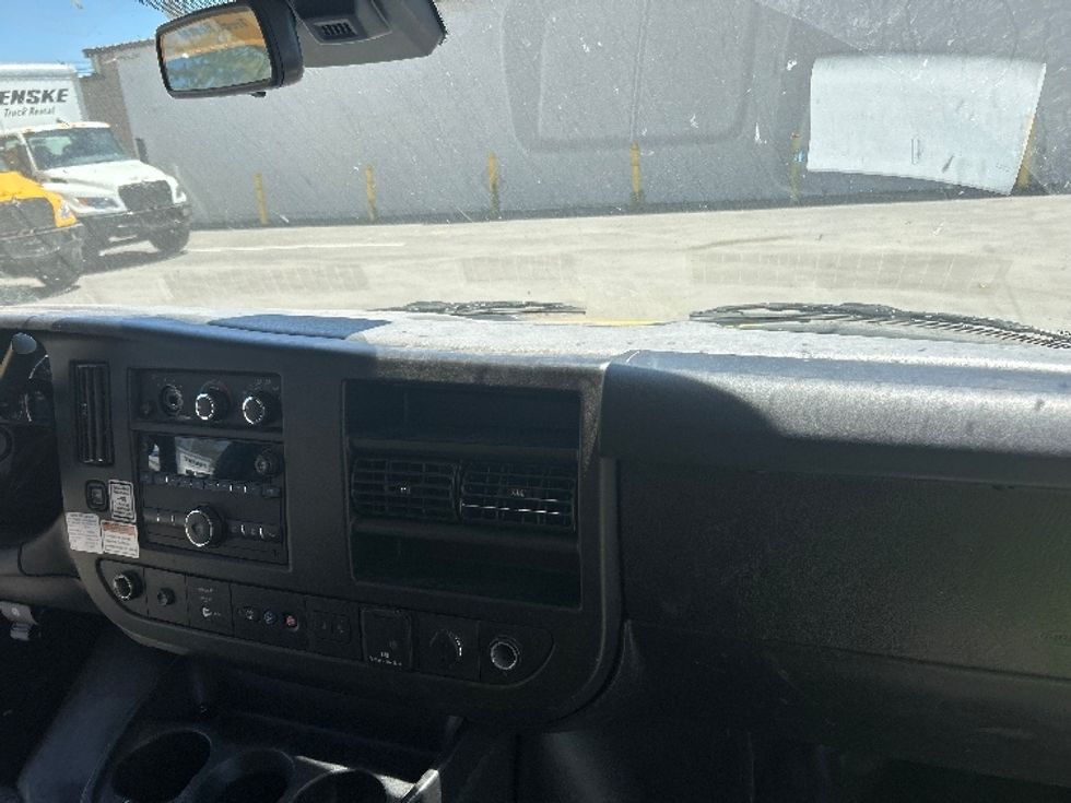 Light Duty Box Truck-Light and Medium Duty Trucks-GMC-2021-Savana G33503-Fresno-CA-101,956\n\t\tmiles-$ 25,750 - Image 20