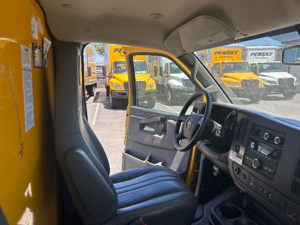 Light Duty Box Truck-Light and Medium Duty Trucks-GMC-2021-Savana G33503-Fresno-CA-101,956\n\t\tmiles-$ 25,750 - Image 21