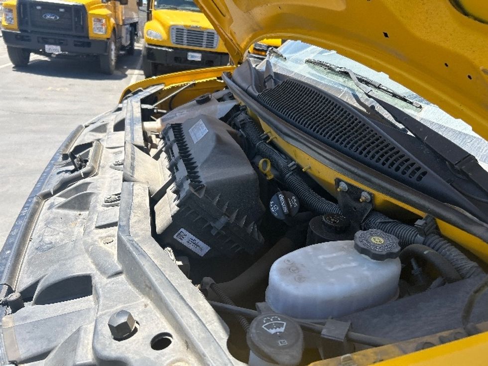 Light Duty Box Truck-Light and Medium Duty Trucks-GMC-2021-Savana G33503-Fresno-CA-101,956\n\t\tmiles-$ 25,750 - Image 23