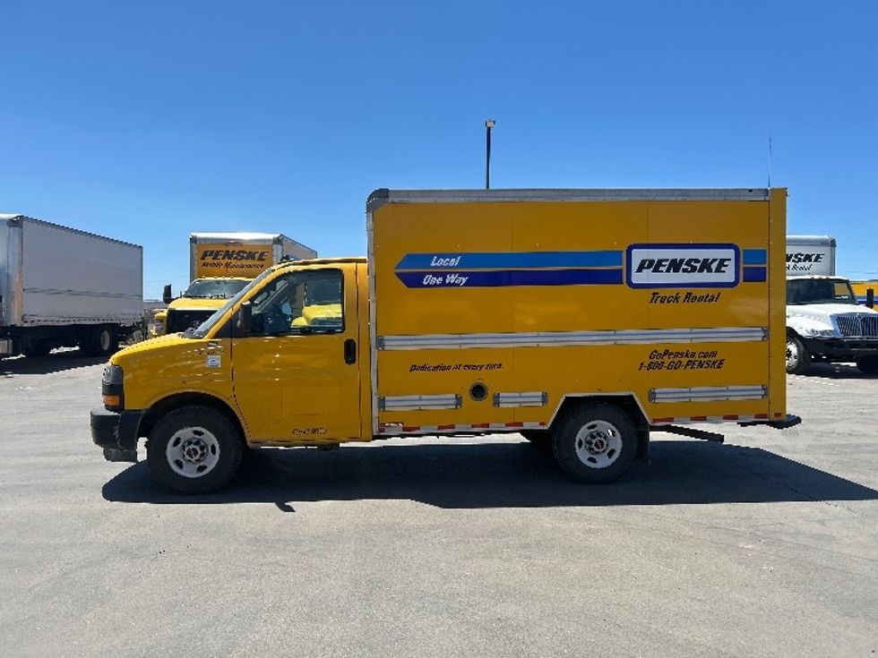 Light Duty Box Truck-Light and Medium Duty Trucks-GMC-2021-Savana G33503-Fresno-CA-101,956\n\t\tmiles-$ 25,750 - Image 4