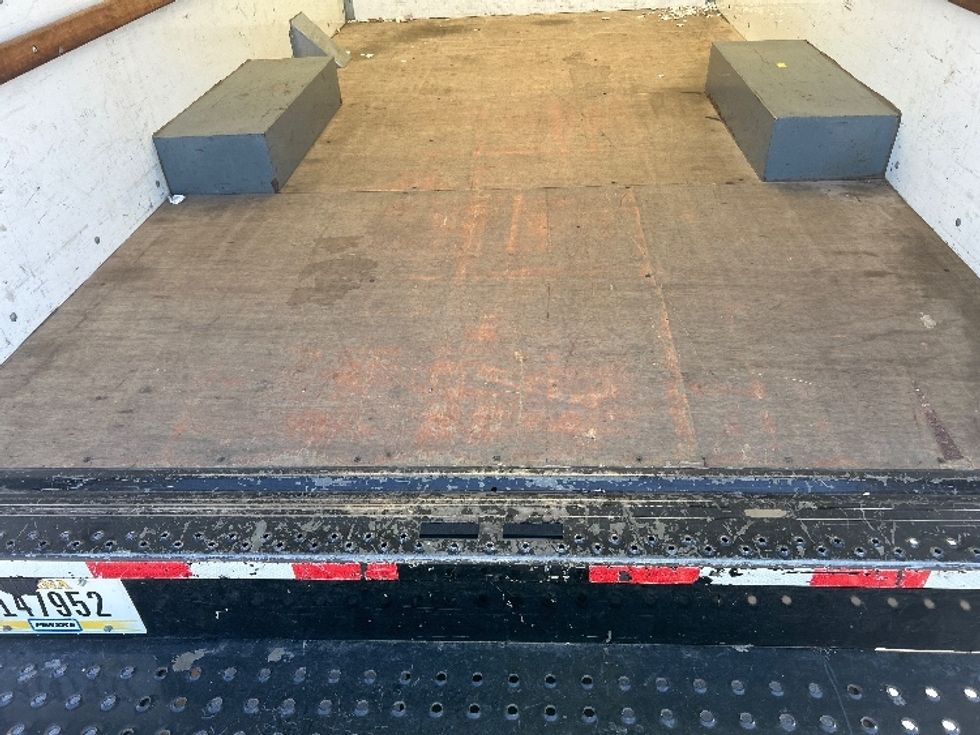Light Duty Box Truck-Light and Medium Duty Trucks-GMC-2021-Savana G33503-Fresno-CA-101,956\n\t\tmiles-$ 25,750 - Image 9