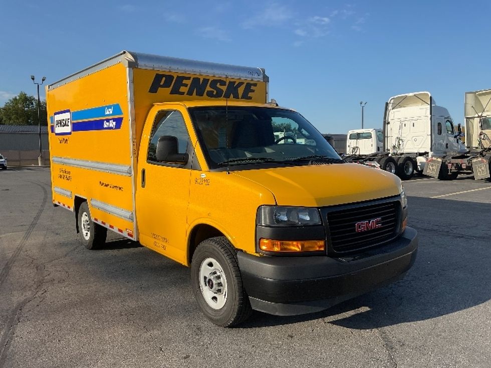Light Duty Box Truck-Light and Medium Duty Trucks-GMC-2021-Savana G33503-Gahanna-OH-117,224\n\t\tmiles-$ 23,000 - Image 1