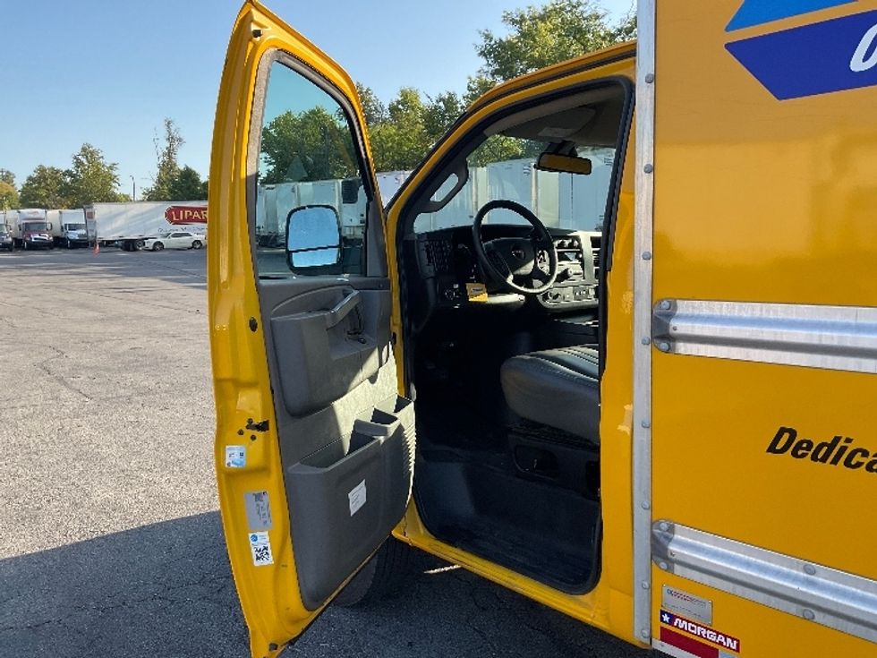Light Duty Box Truck-Light and Medium Duty Trucks-GMC-2021-Savana G33503-Gahanna-OH-117,224\n\t\tmiles-$ 23,000 - Image 15