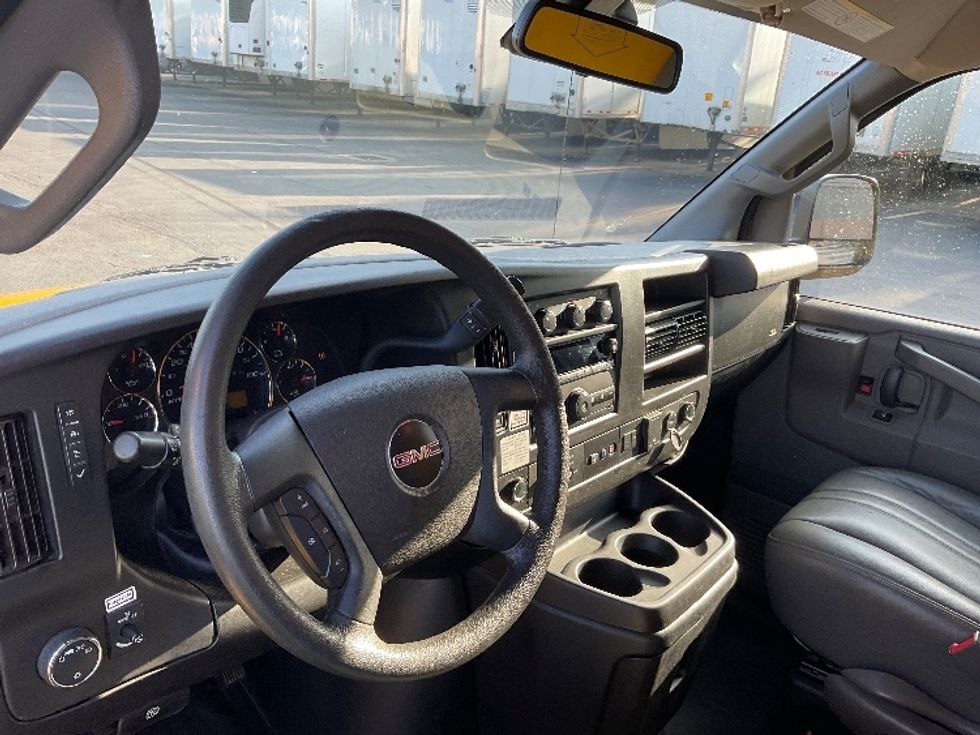 Light Duty Box Truck-Light and Medium Duty Trucks-GMC-2021-Savana G33503-Gahanna-OH-117,224\n\t\tmiles-$ 23,000 - Image 16