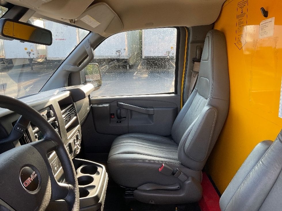 Light Duty Box Truck-Light and Medium Duty Trucks-GMC-2021-Savana G33503-Gahanna-OH-117,224\n\t\tmiles-$ 23,000 - Image 18
