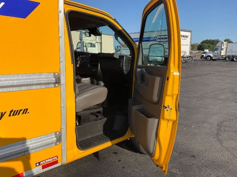 Light Duty Box Truck-Light and Medium Duty Trucks-GMC-2021-Savana G33503-Gahanna-OH-117,224\n\t\tmiles-$ 23,000 - Image 19