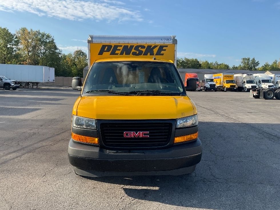 Light Duty Box Truck-Light and Medium Duty Trucks-GMC-2021-Savana G33503-Gahanna-OH-117,224\n\t\tmiles-$ 23,000 - Image 2