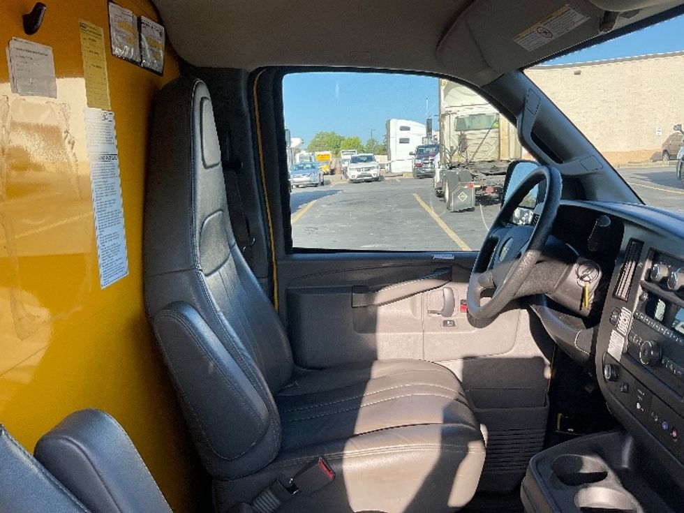 Light Duty Box Truck-Light and Medium Duty Trucks-GMC-2021-Savana G33503-Gahanna-OH-117,224\n\t\tmiles-$ 23,000 - Image 21