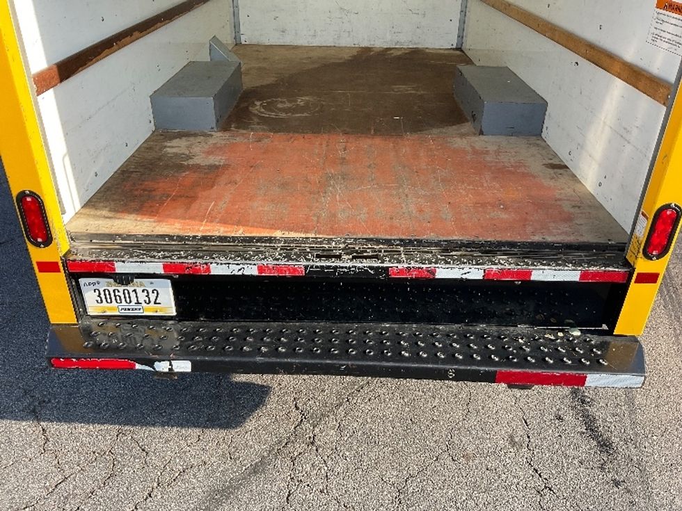 Light Duty Box Truck-Light and Medium Duty Trucks-GMC-2021-Savana G33503-Gahanna-OH-117,224\n\t\tmiles-$ 23,000 - Image 9