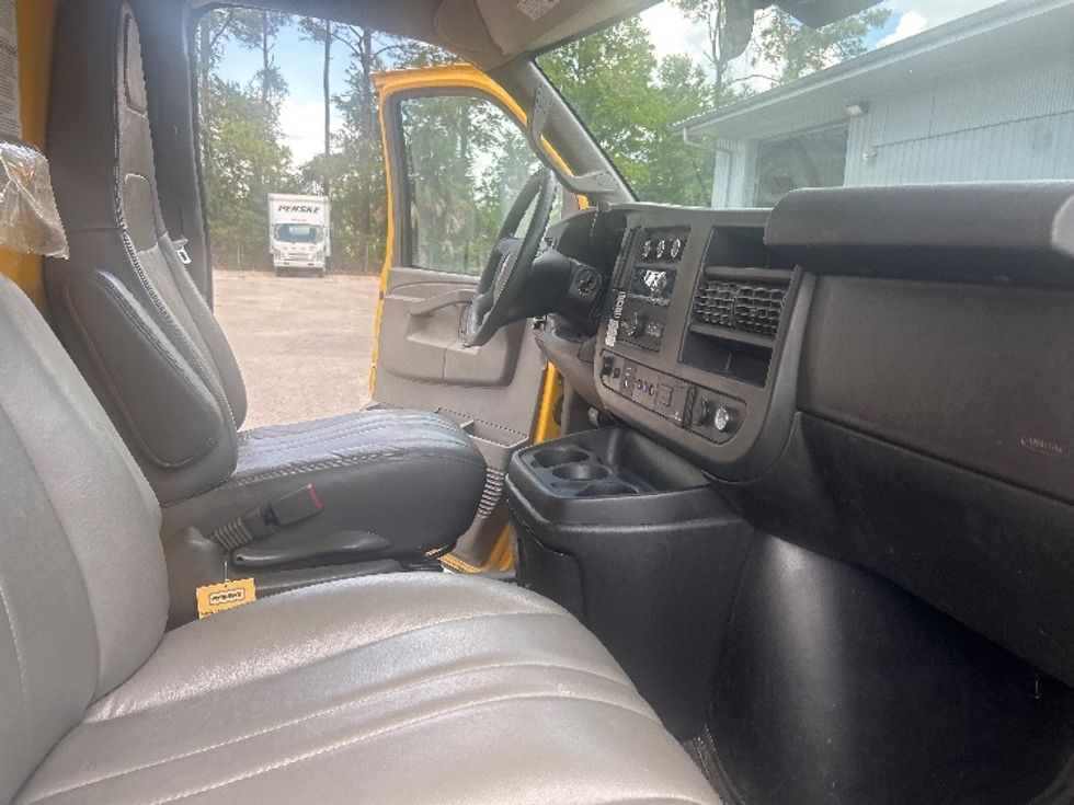 Light Duty Box Truck-Light and Medium Duty Trucks-GMC-2021-Savana G33503-Gainesville-FL-119,540\n\t\tmiles-$ 23,750 - Image 21