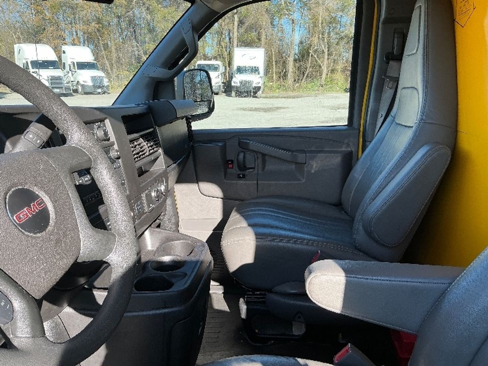Light Duty Box Truck-Light and Medium Duty Trucks-GMC-2021-Savana G33503-Garden City-GA-101,975\n\t\tmiles-$ 27,750 - Image 18