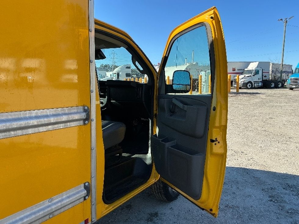 Light Duty Box Truck-Light and Medium Duty Trucks-GMC-2021-Savana G33503-Garden City-GA-101,975\n\t\tmiles-$ 27,750 - Image 19